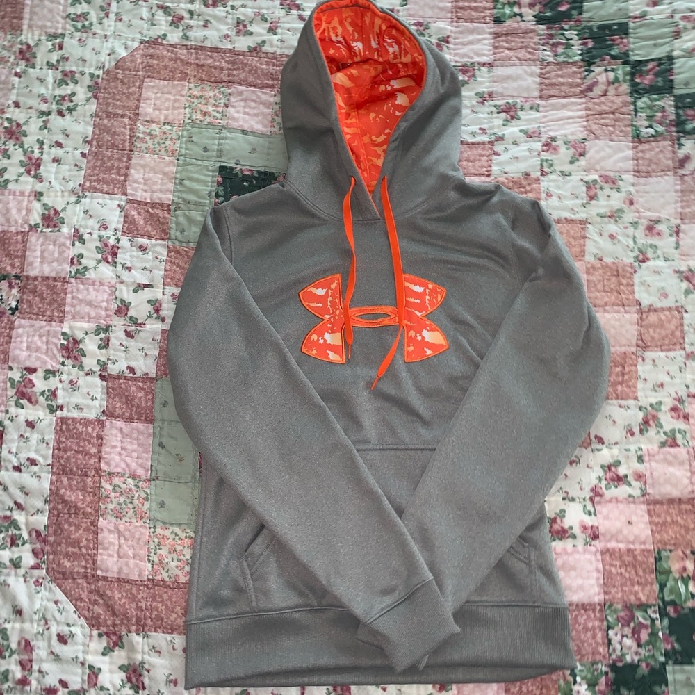3/$20!! Under Armour sweatshirt